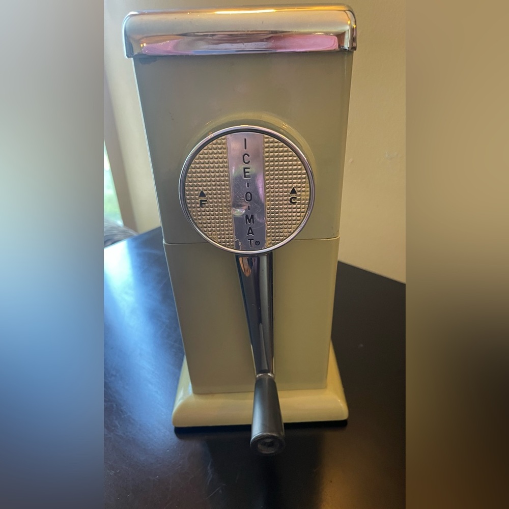 Vintage Ice-O-Mat Ice Crusher